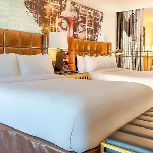 Suite Signature Lit Queen-Size